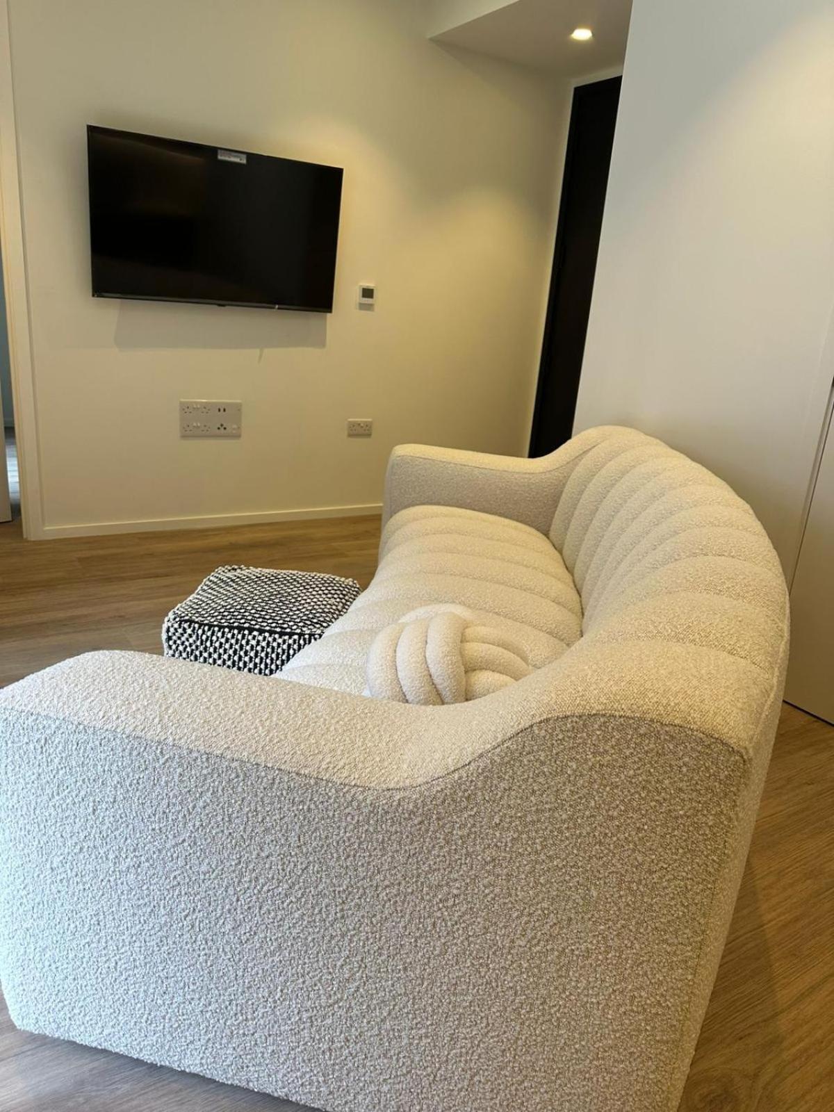 Luxurious And Cozy 1 Bedroom Flat With Netflix - Near Canary Wharf And O2 Appartamento
