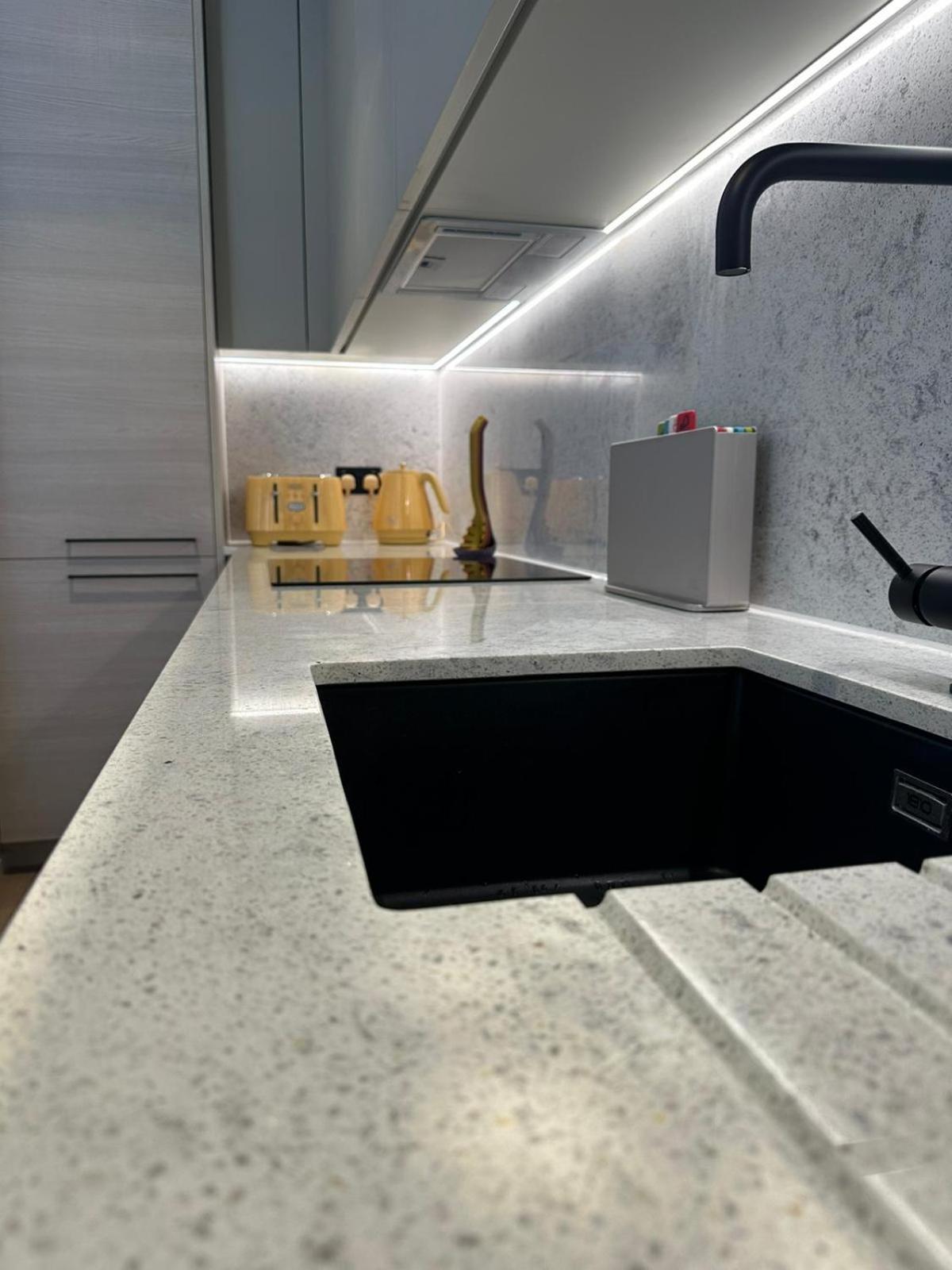 Luxurious And Cozy 1 Bedroom Flat With Netflix - Near Canary Wharf And O2 Londra