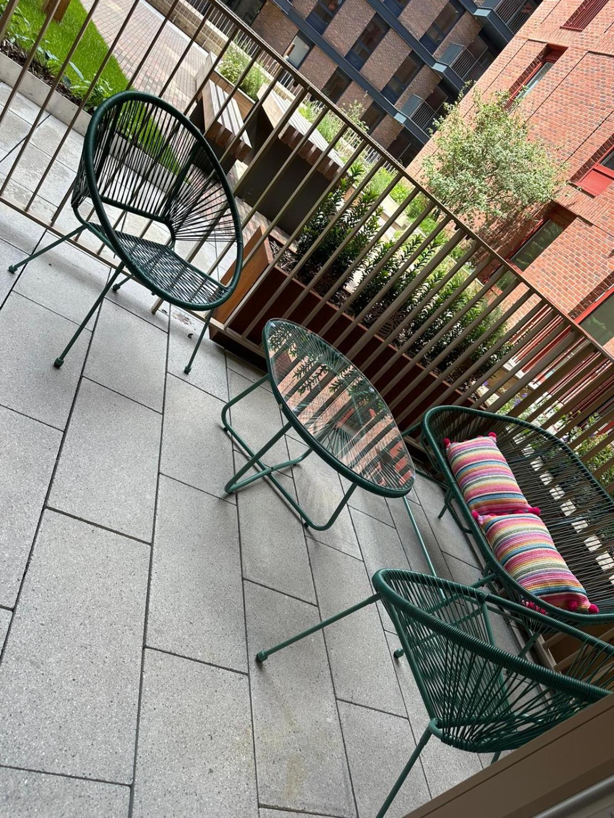 Luxurious And Cozy 1 Bedroom Flat With Netflix - Near Canary Wharf And O2 Londra